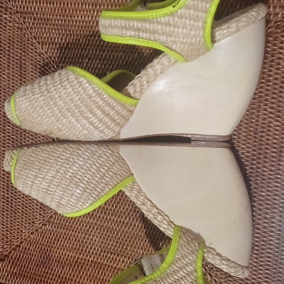 Shoes - Picture 3 of 8